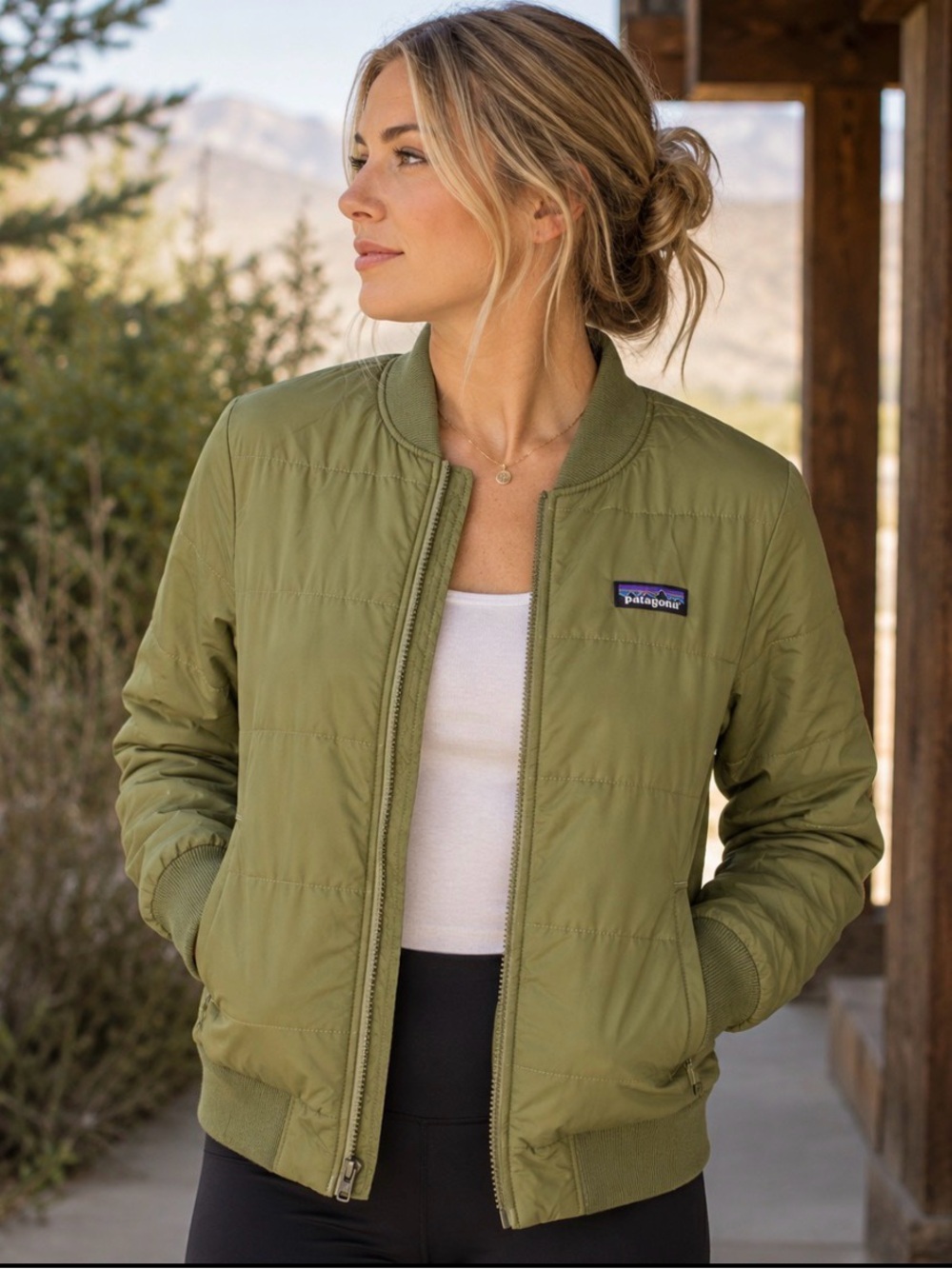 Patagonia Women's Olive Green Bomber Jacket Size Medium Insulated Full Zip